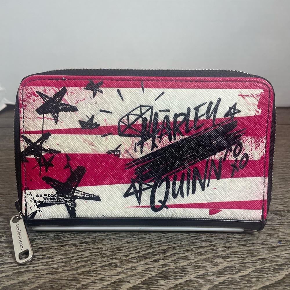 Harley Quinn Striped Wallet. Buckle-Down. DC Comics. Pre-owned. Zip close.